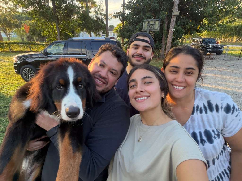 The El Pet Wash team, trained in veterinary medicine and animal science
